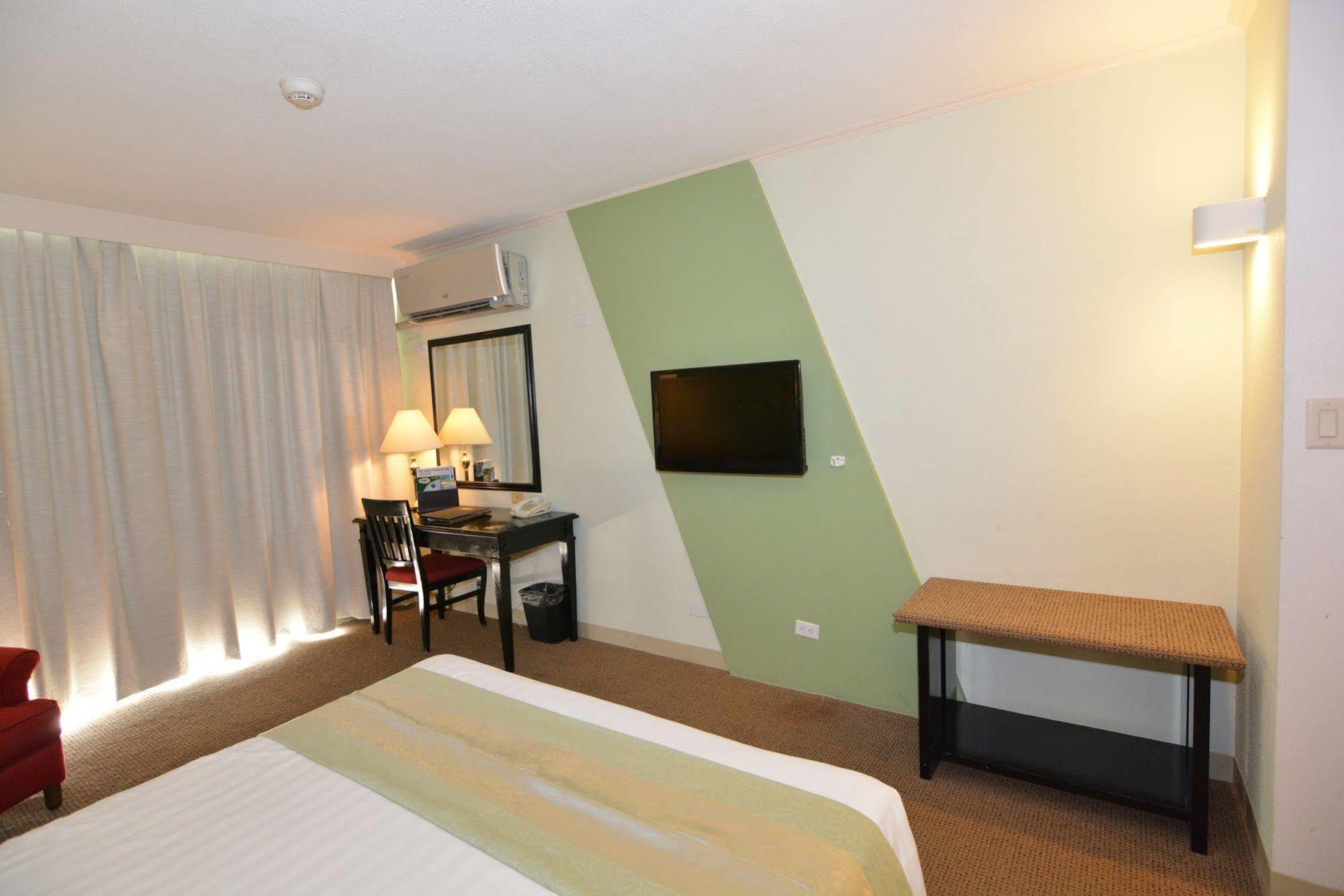 Century Hotel Garapan Dış mekan fotoğraf